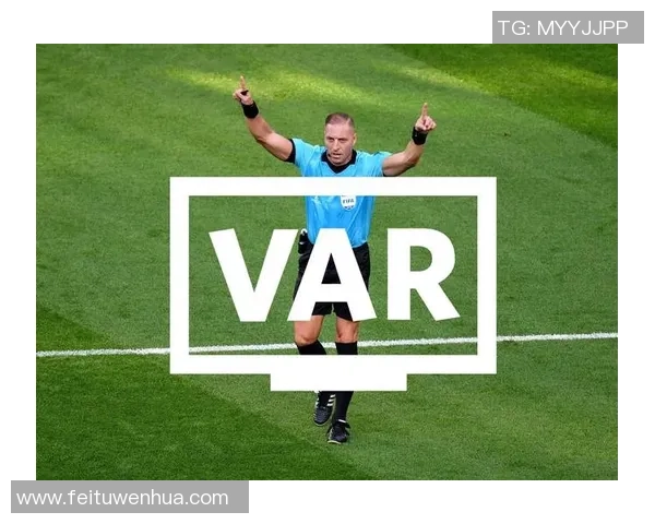 当足球球星喝水翻车全场爆笑连裁判都忍不住笑出声