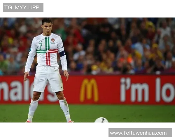 球星足球传奇:从梅西到C罗,探寻足坛巨星背后的辉煌与挑战